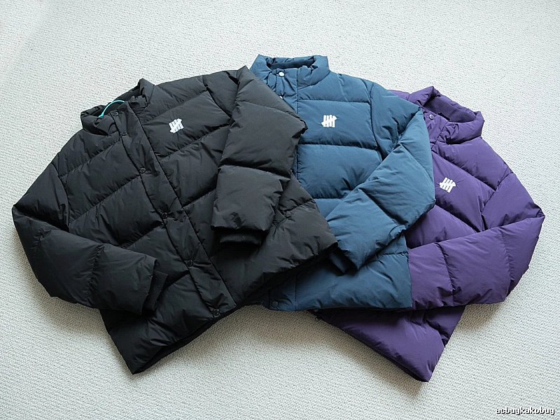Cold Weather Black Short Puffer Jacket with Seasonal Detail