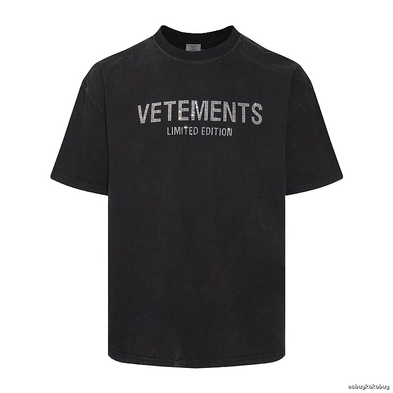 Logo Detail Statement graphic T-shirt Black Colorful Lucky with Relaxed Feel