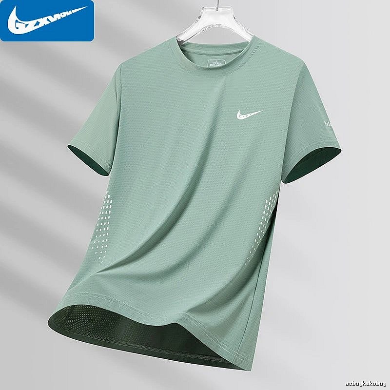 Nike Summer Athletic T-shirt Lightweight Short Sleeve with Bold Graphic