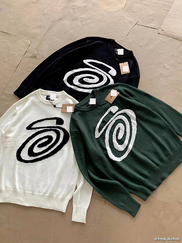Stussy Off-White Swirl Graphic SweatShirt Streetwear Look